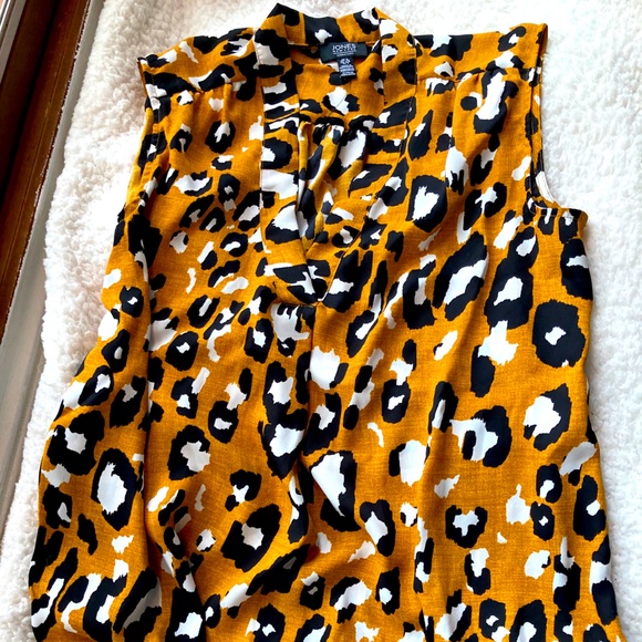 Sleeveless leopard silky shirt. - Picture 1 of 2